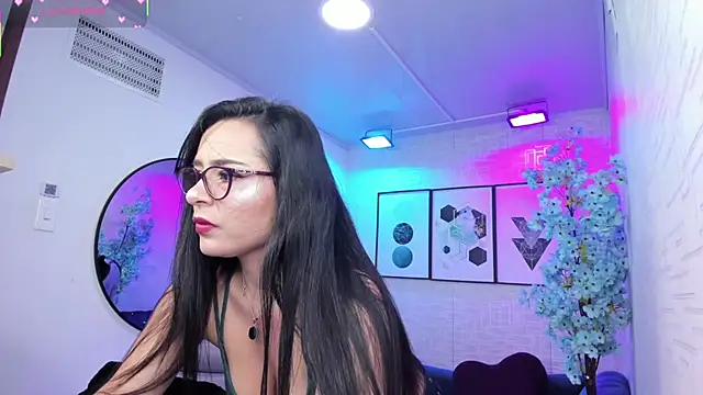 Snapshot of Tiara_rr chatting on 06/02/26, 03:17 Tiara rr online show from 06/02/26, 03:17