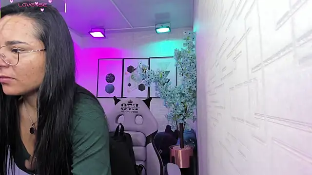 Tiara rr online show from 04/08/26, 03:19