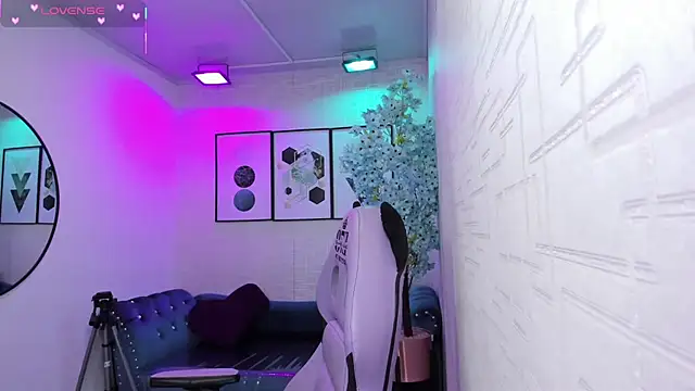 Tiara rr online show from 04/15/26, 03:23