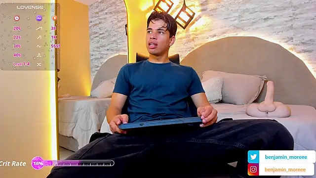 Snapshot of Benjamin_More chatting on 09/27/25, 11:16 Benjamin More online show from 09/27/25, 11:16