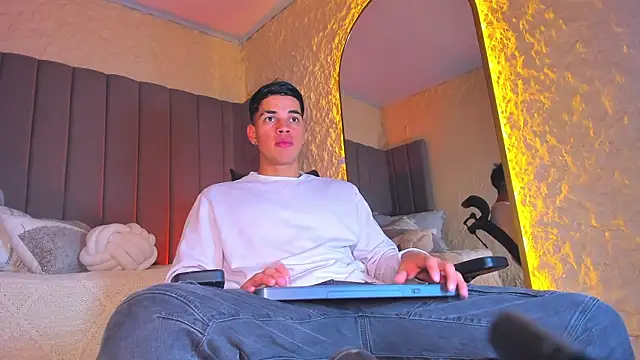 Snapshot of Benjamin_More chatting on 12/03/25, 03:51 Benjamin More online show from 12/03/25, 03:51