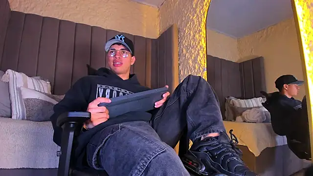 Benjamin More online show from 12/19/25, 02:59