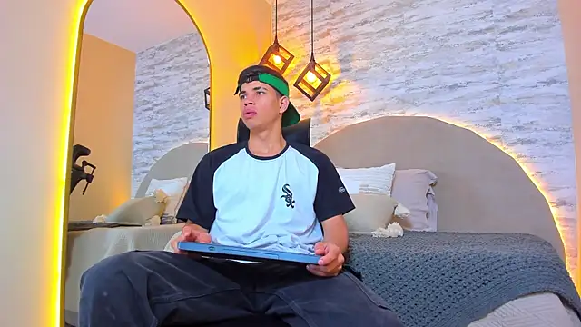 Snapshot of Benjamin_More chatting on 11/20/25, 01:12 Benjamin More online show from 11/20/25, 01:12