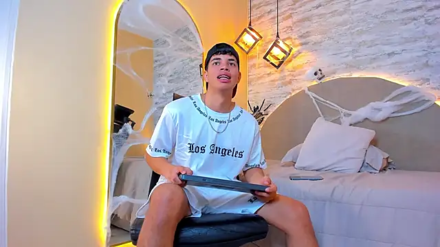 Snapshot of Benjamin_More chatting on 10/28/25, 01:54 Benjamin More online show from 10/28/25, 01:54