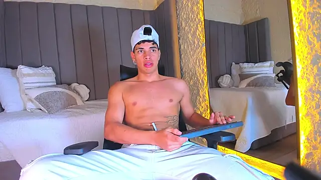 Snapshot of Benjamin_More chatting on 12/01/25, 12:11 Benjamin More online show from 12/01/25, 12:11