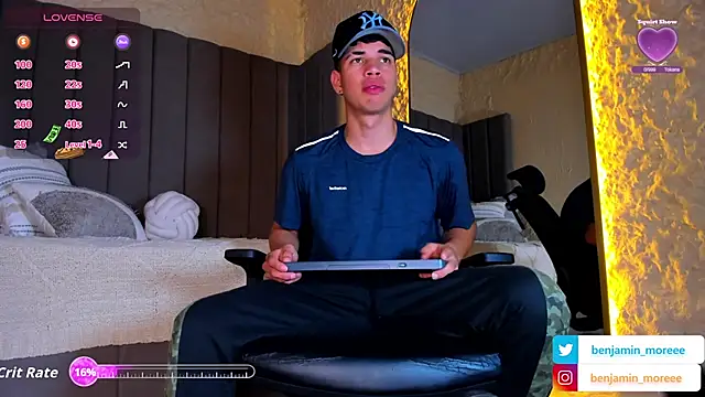 Snapshot of Benjamin_More chatting on 12/14/25, 05:13 Benjamin More online show from 12/14/25, 05:13