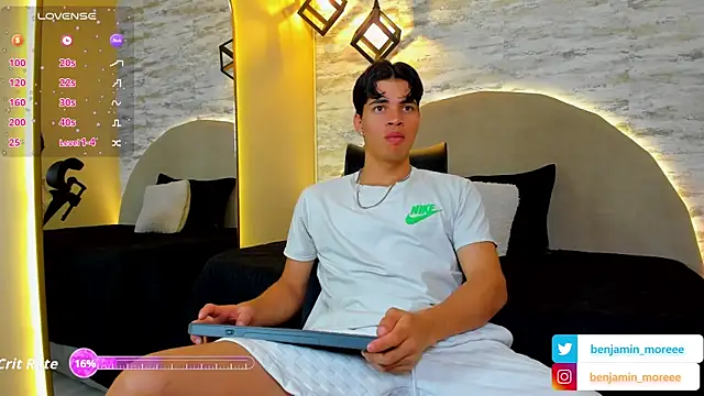 Snapshot of Benjamin_More chatting on 10/07/25, 03:13 Benjamin More online show from 10/07/25, 03:13