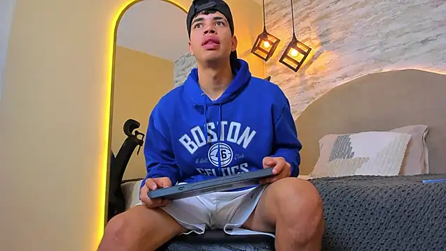 Snapshot of Benjamin_More chatting on 11/03/25, 05:16 Benjamin More online show from 11/03/25, 05:16