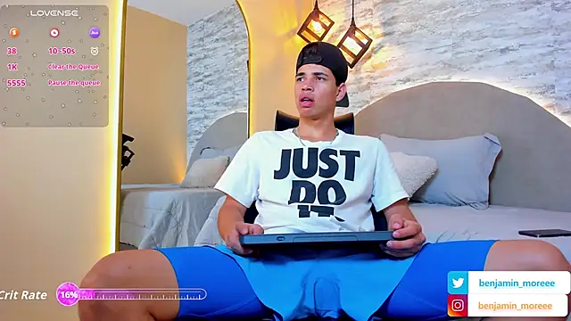 Snapshot of Benjamin_More chatting on 10/01/25, 05:17 Benjamin More online show from 10/01/25, 05:17