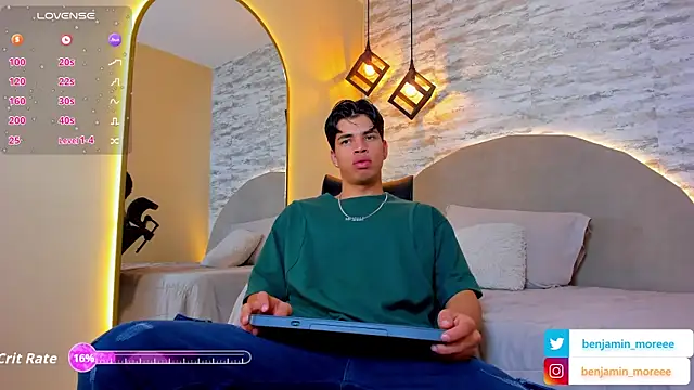 Snapshot of Benjamin_More chatting on 10/06/25, 12:28 Benjamin More online show from 10/06/25, 12:28