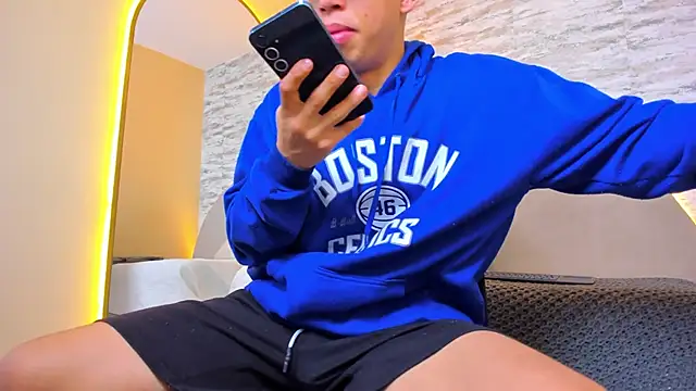 Snapshot of Benjamin_More chatting on 11/05/25, 02:09 Benjamin More online show from 11/05/25, 02:09