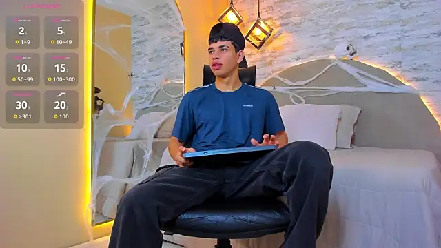 Snapshot of Benjamin_More chatting on 10/30/25, 12:25 Benjamin More online show from 10/30/25, 12:25