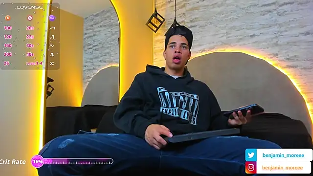 Snapshot of Benjamin_More chatting on 09/19/25, 11:36 Benjamin More online show from 09/19/25, 11:36