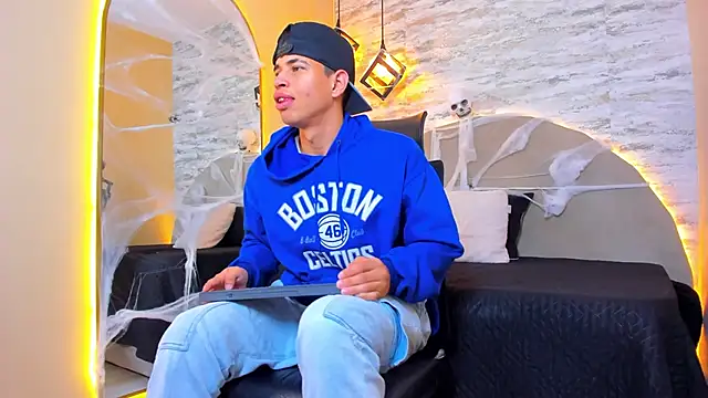 Snapshot of Benjamin_More chatting on 10/23/25, 10:14 Benjamin More online show from 10/23/25, 10:14