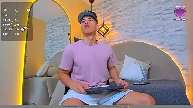 Snapshot of Benjamin_More chatting on 11/12/25, 01:37 Benjamin More online show from 11/12/25, 01:37