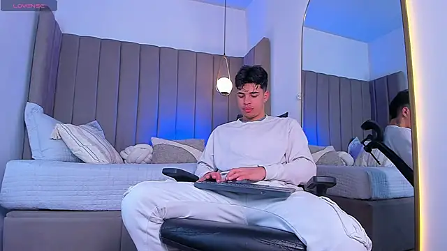 Benjamin More online show from 05/17/26, 03:39