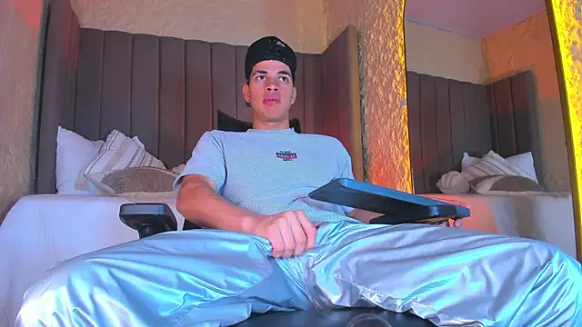 Snapshot of Benjamin_More chatting on 11/27/25, 12:27 Benjamin More online show from 11/27/25, 12:27