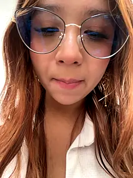 MelanieRoah online show from 10/21/25, 07:02