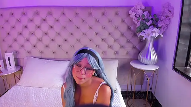 MelanieRoah online show from 09/16/25, 01:23