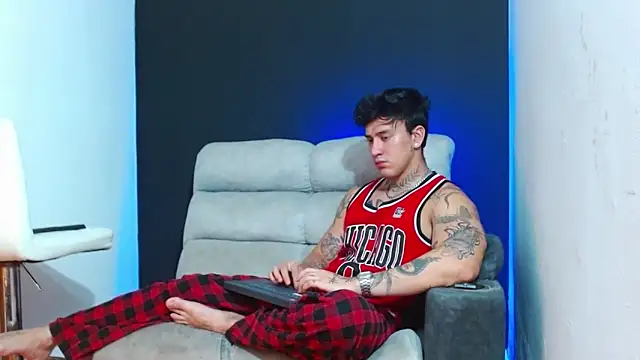 JUSTIN FULLER1 online show from 05/18/26, 02:55