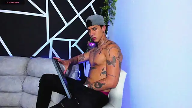 JUSTIN FULLER1 online show from 02/06/25, 03:37