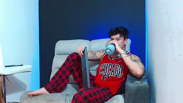 JUSTIN FULLER1 online show from 05/18/26, 04:07