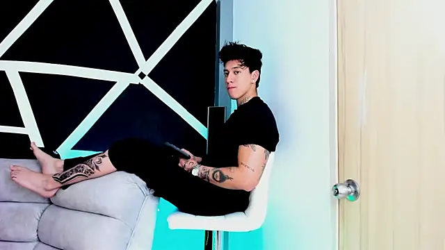 JUSTIN FULLER1 online show from 10/19/25, 03:48