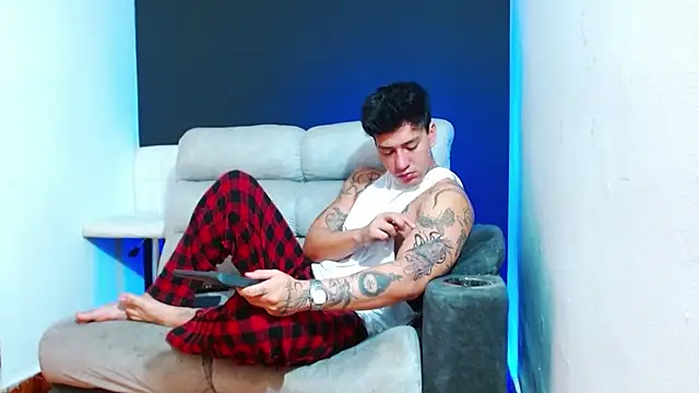 JUSTIN FULLER1 online show from 04/12/26, 06:33