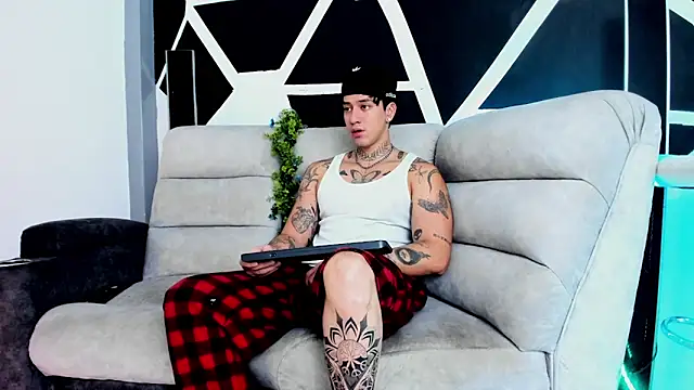 JUSTIN FULLER1 online show from 10/10/25, 03:24