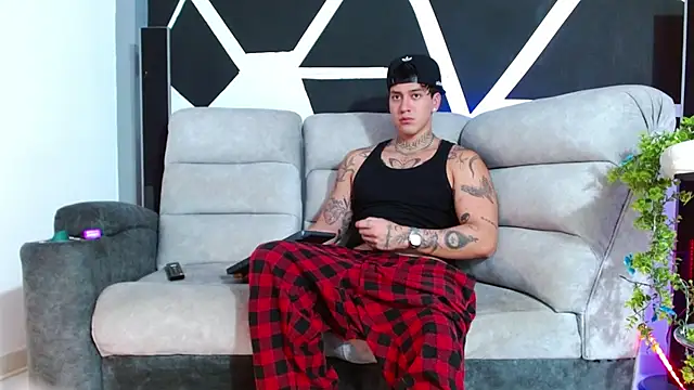 JUSTIN FULLER1 online show from 11/19/25, 04:51