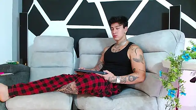 JUSTIN FULLER1 online show from 11/30/25, 02:18