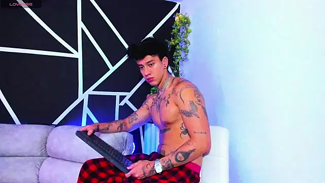 JUSTIN FULLER1 online show from 02/04/25, 02:21