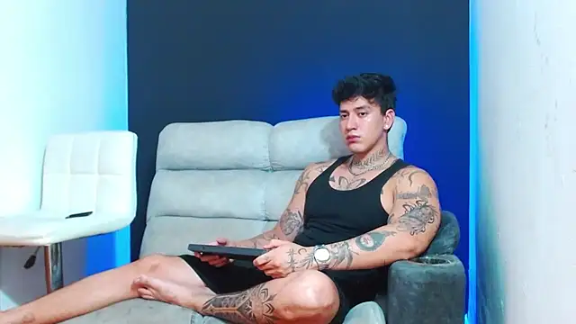 JUSTIN FULLER1 online show from 05/03/26, 07:06
