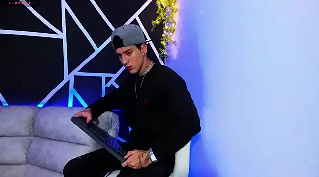 JUSTIN FULLER1 online show from 02/01/25, 02:58