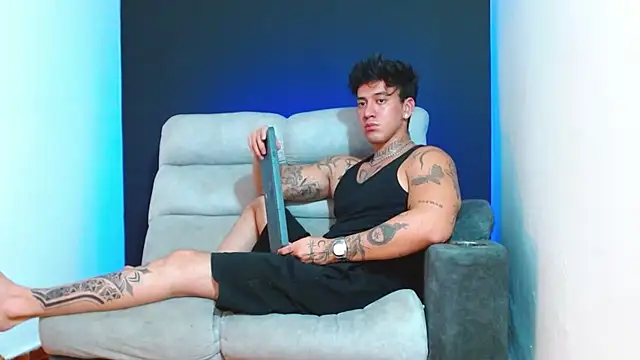 JUSTIN FULLER1 online show from 12/22/25, 03:39