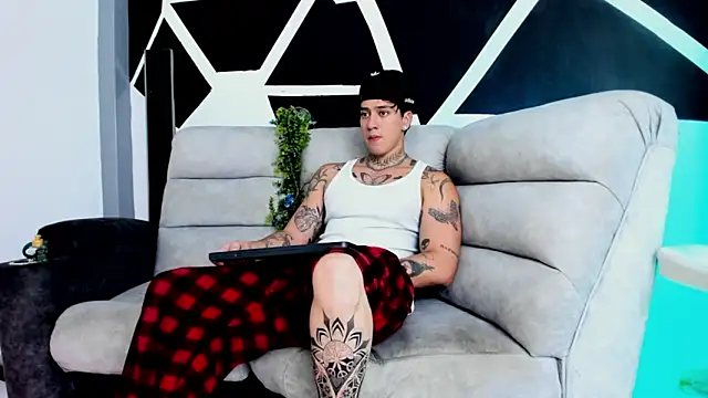 JUSTIN FULLER1 online show from 10/23/25, 04:16