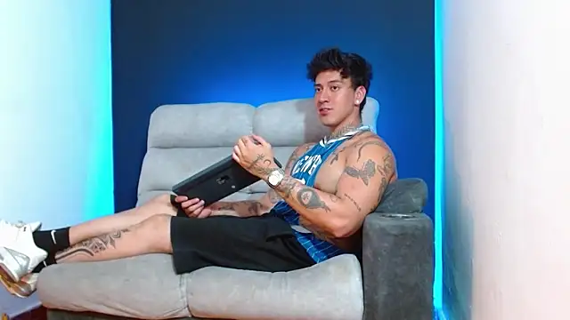 JUSTIN FULLER1 online show from 12/23/25, 12:11