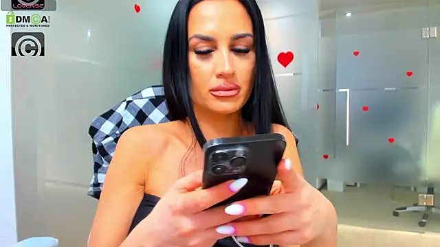 Queenrafaella online show from 03/06/26, 01:17