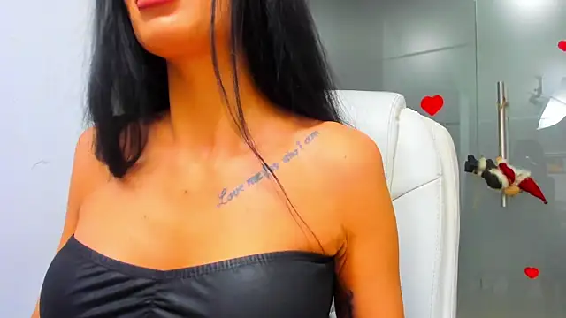 Queenrafaella online show from 12/15/25, 03:45