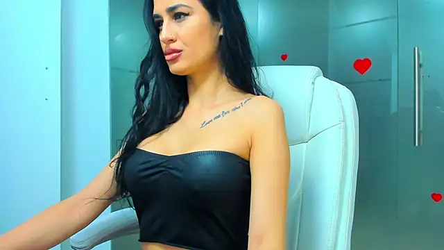 Queenrafaella online show from 11/11/25, 03:12