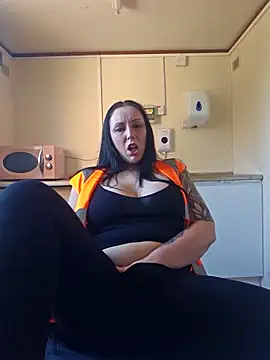 Meganroxtattoo online show from 04/23/26, 10:22