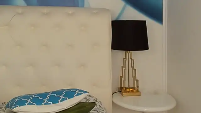 SkinnyDolly online show from 03/23/25, 03:32