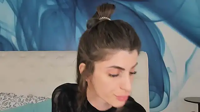 SkinnyDolly online show from 11/19/25, 03:17