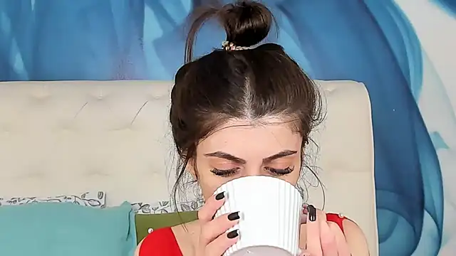 SkinnyDolly online show from 11/29/25, 03:17