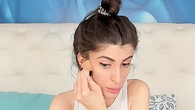 SkinnyDolly online show from 11/10/25, 03:11