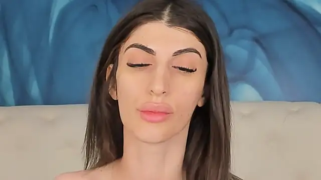 SkinnyDolly online show from 11/15/25, 03:10