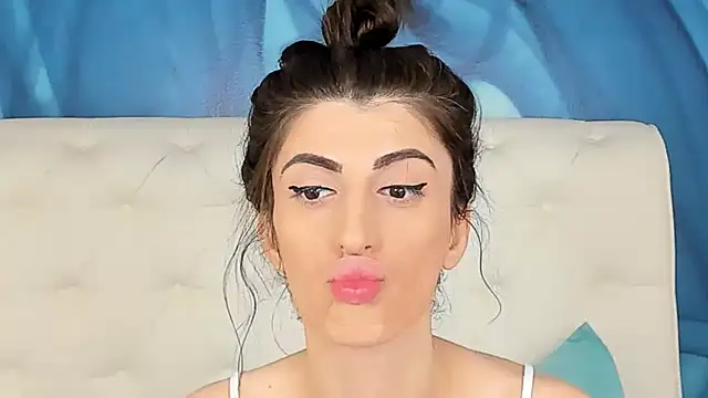 SkinnyDolly online show from 10/29/25, 03:05