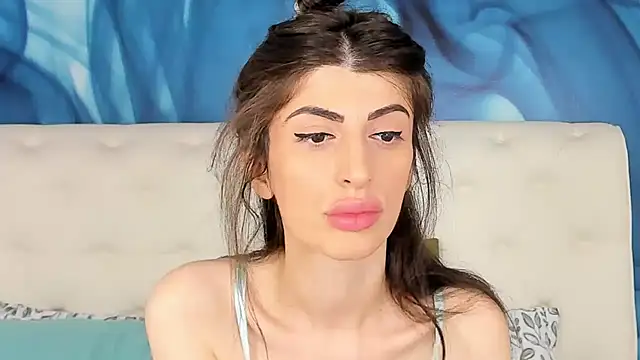 SkinnyDolly online show from 11/09/25, 03:10