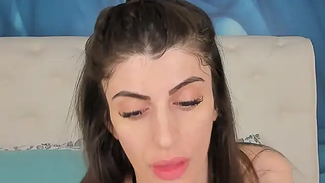 SkinnyDolly online show from 12/02/25, 03:19