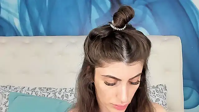 SkinnyDolly online show from 11/21/25, 03:05